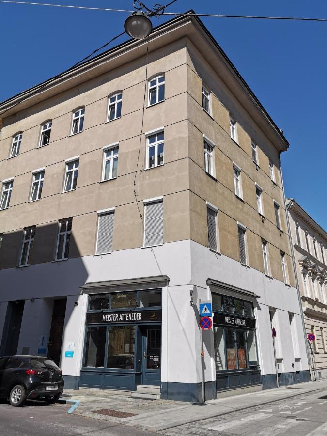 Industrial Studio Am Neuen Dom Linz Exterior photo